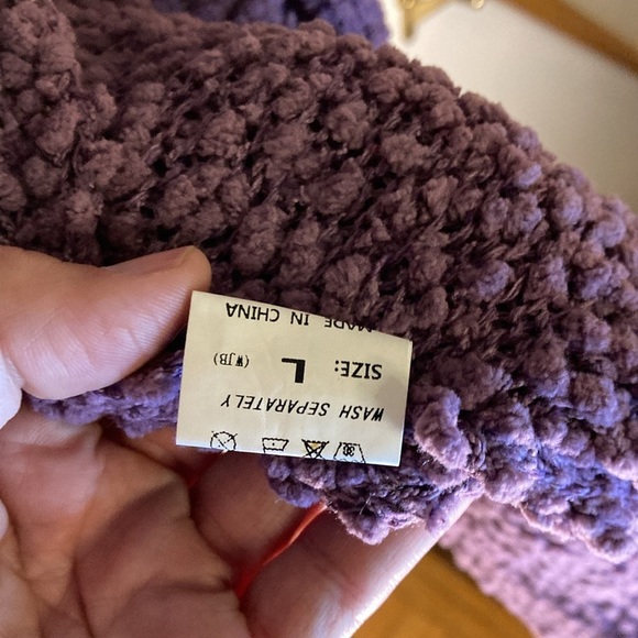 Cozy Purple Women's Sweater size large with pockets - Picture 2 of 5